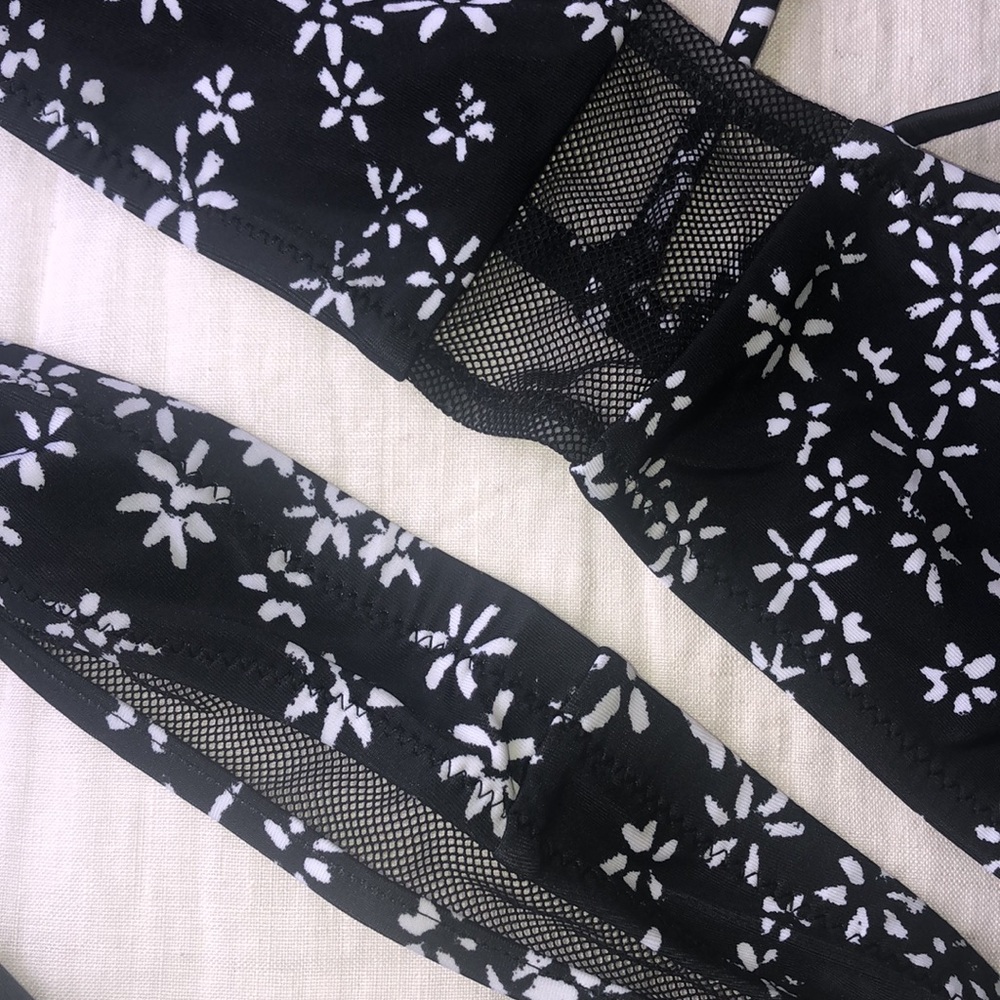 Bikini - Picture 12 of 12